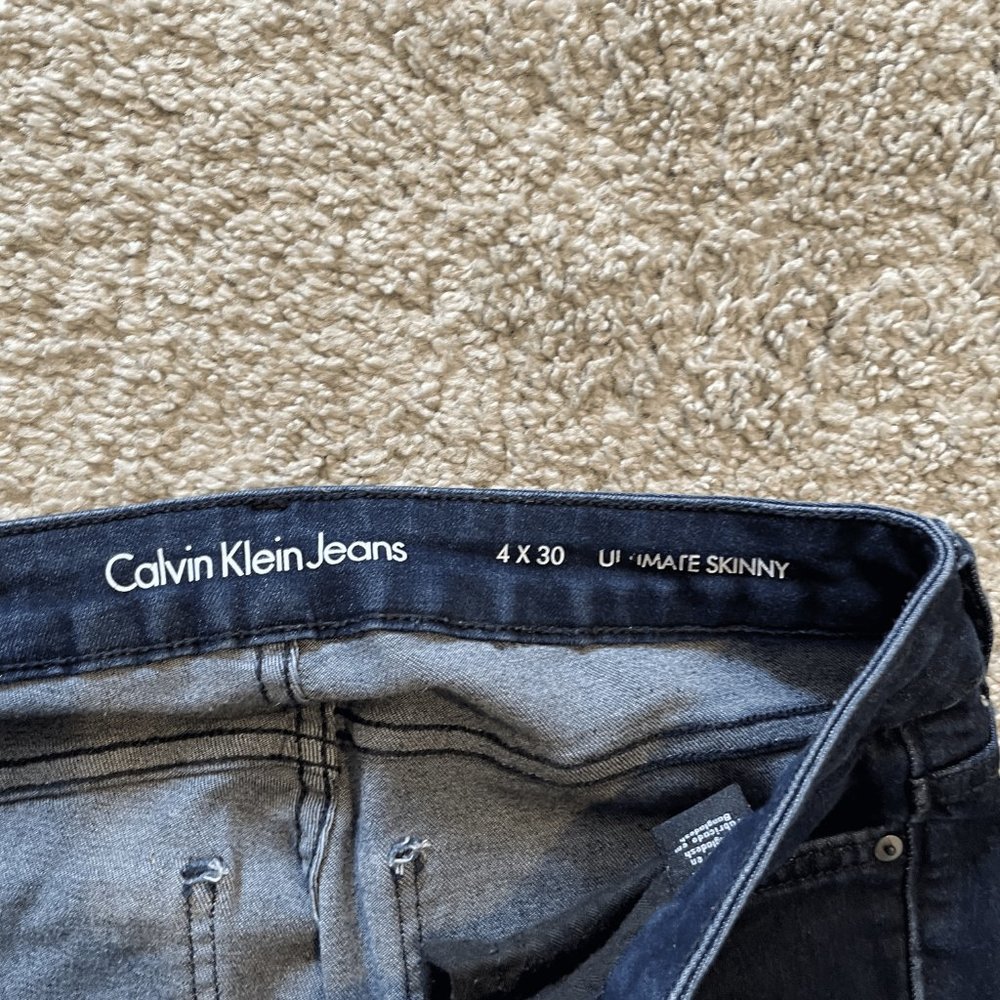 Calvin Klein Pants & Jeans Ultimate Skinny Stretch Size 4 x 30 Dark Wash - Picture 3 of 7